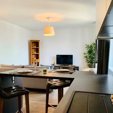 Very Nice Studio With Balcony, Great Location * Pozsony